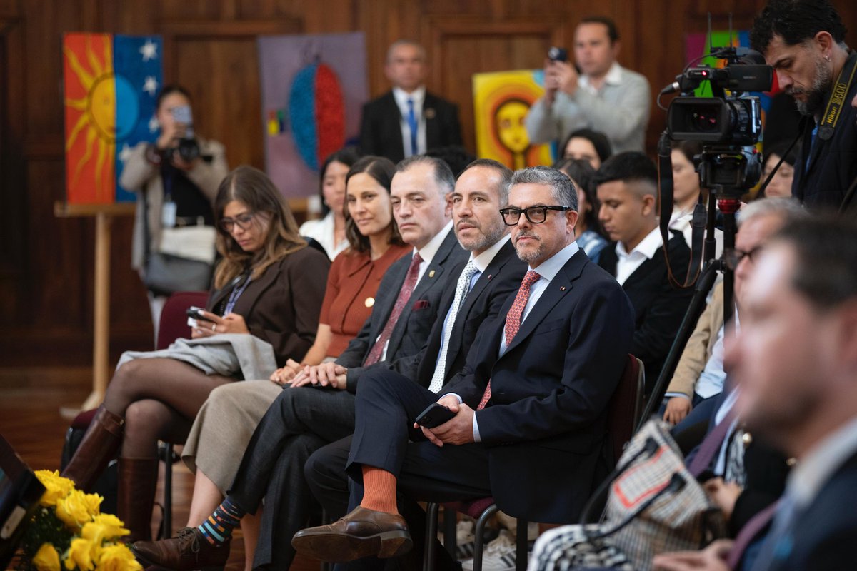 Además, recordó que, mediante Decreto Ejecutivo No. 21, el presidente <a href="/DanielNoboaOk/">Daniel Noboa Azin</a> declaró prioridad nacional la prevención y erradicación del reclutamiento, uso y utilización de niños, niñas y adolescentes por parte del crimen organizado transnacional.