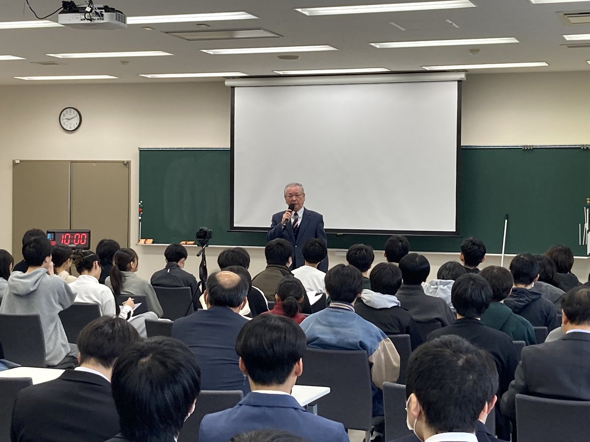 kita_com's tweet photo. 11/27 今日は卒業研究の中間発表会を開催しています
TOPバッターは、システムネットワークコース１班「ヴァンサバ×ロックマンライクのシューティングゲーム」です
#北上コンピュータアカデミー　#北コン　#岩手県　#北上市　#職業訓練施設　#専門学校 https://t.co/h2tPbysJpE
