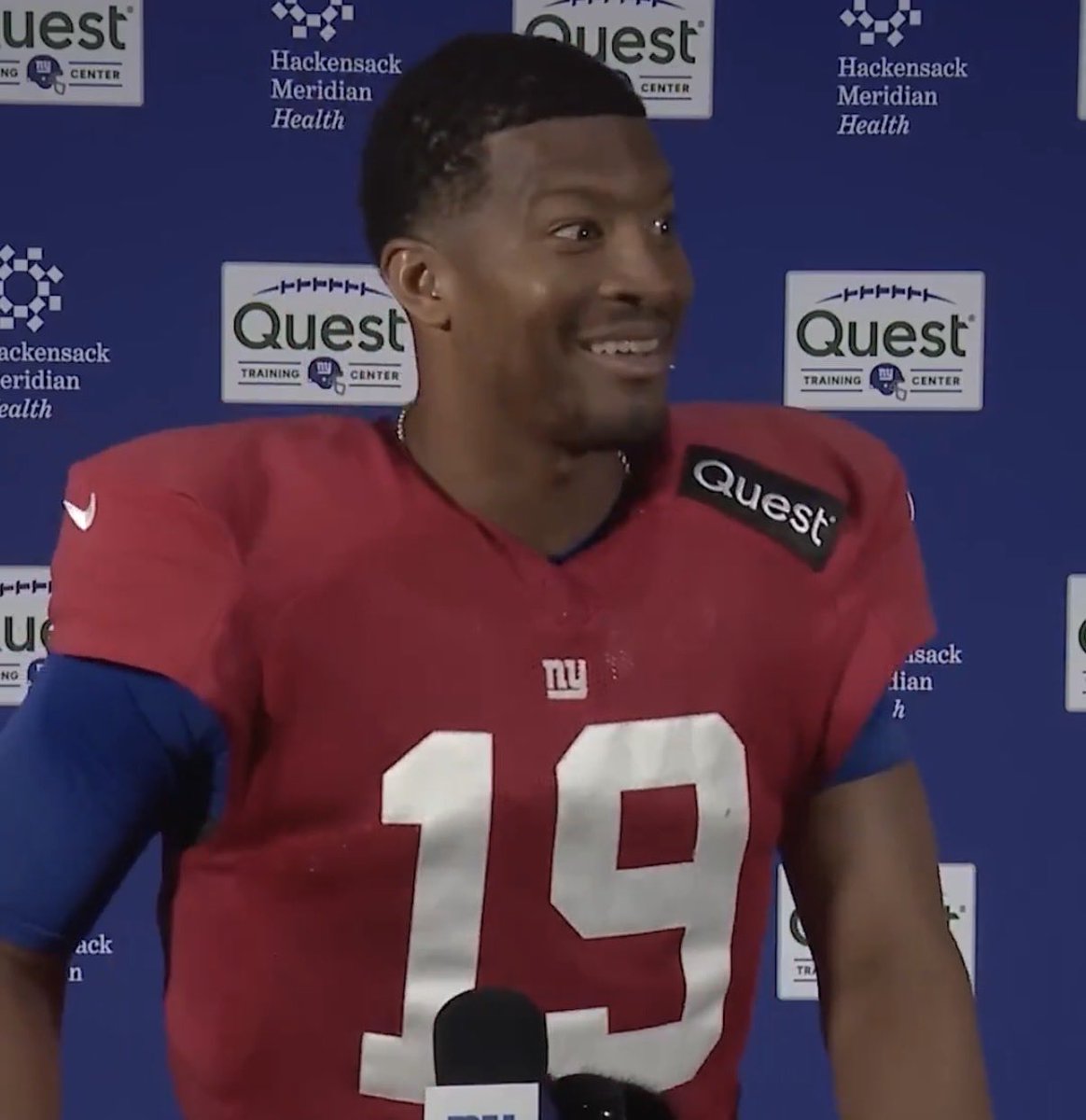 dabearsWRLD's tweet photo. Yk when he made that face when talkin bout that uncle rays turkey, ts prolly the most fire turkey on the planet 😭 https://t.co/3tLAPiBMRR