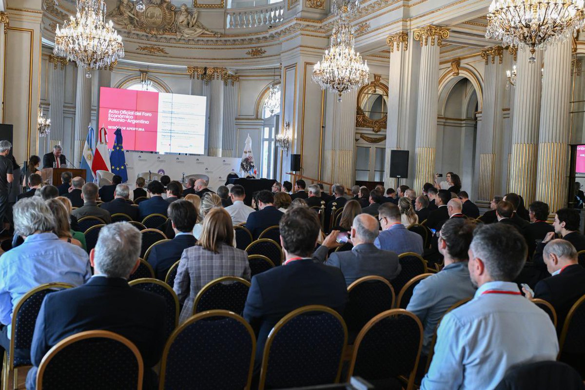 Participé del acto oficial del Foro Económico de Polonia, un espacio clave para fortalecer los vínculos entre nuestro país y uno de los socios estratégicos más importantes de Europa Central.

Fuí parte del panel energético y una oportunidad para dialogar sobre inversiones,