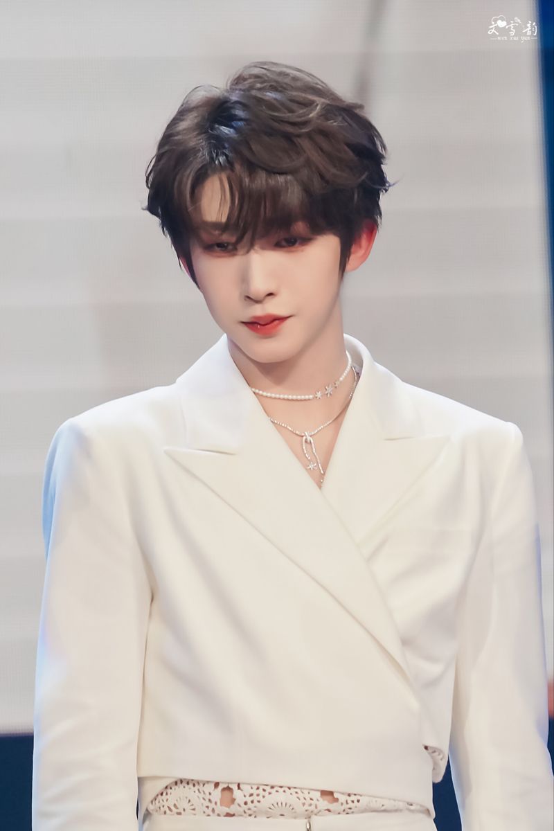 JuneGot72's tweet image. แล้วใช่ค่ะวันนั้นเราเมาเอวลูกค่ะแง้ เอวเท้านี้แง้ 🤏  น้องออร่ามาก วันนั้นฉันตะโกนในโทรศัพท์ สวย!!!!!!!!!!!! 

#LiuYu #刘宇 #リュウユ
#리우위 #หลิวอวี่ #LưuVũ