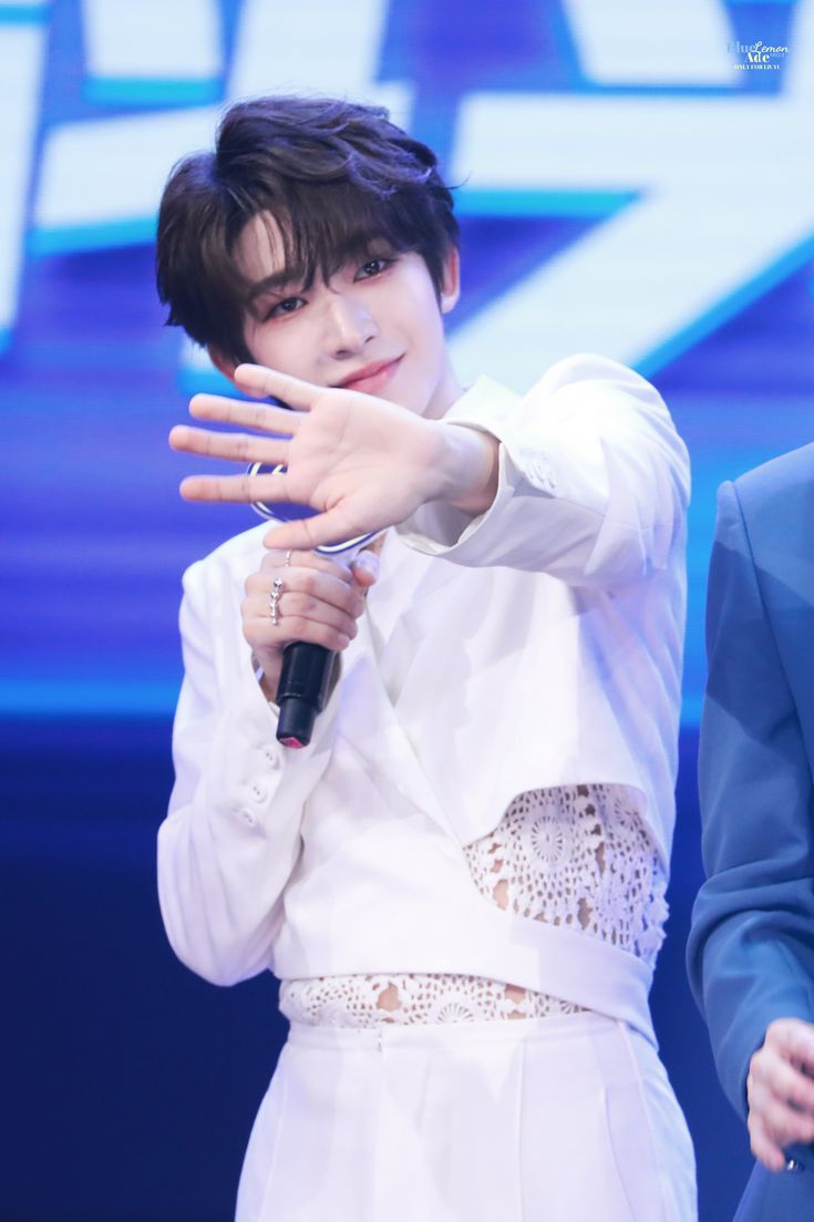 JuneGot72's tweet image. แล้วใช่ค่ะวันนั้นเราเมาเอวลูกค่ะแง้ เอวเท้านี้แง้ 🤏  น้องออร่ามาก วันนั้นฉันตะโกนในโทรศัพท์ สวย!!!!!!!!!!!! 

#LiuYu #刘宇 #リュウユ
#리우위 #หลิวอวี่ #LưuVũ