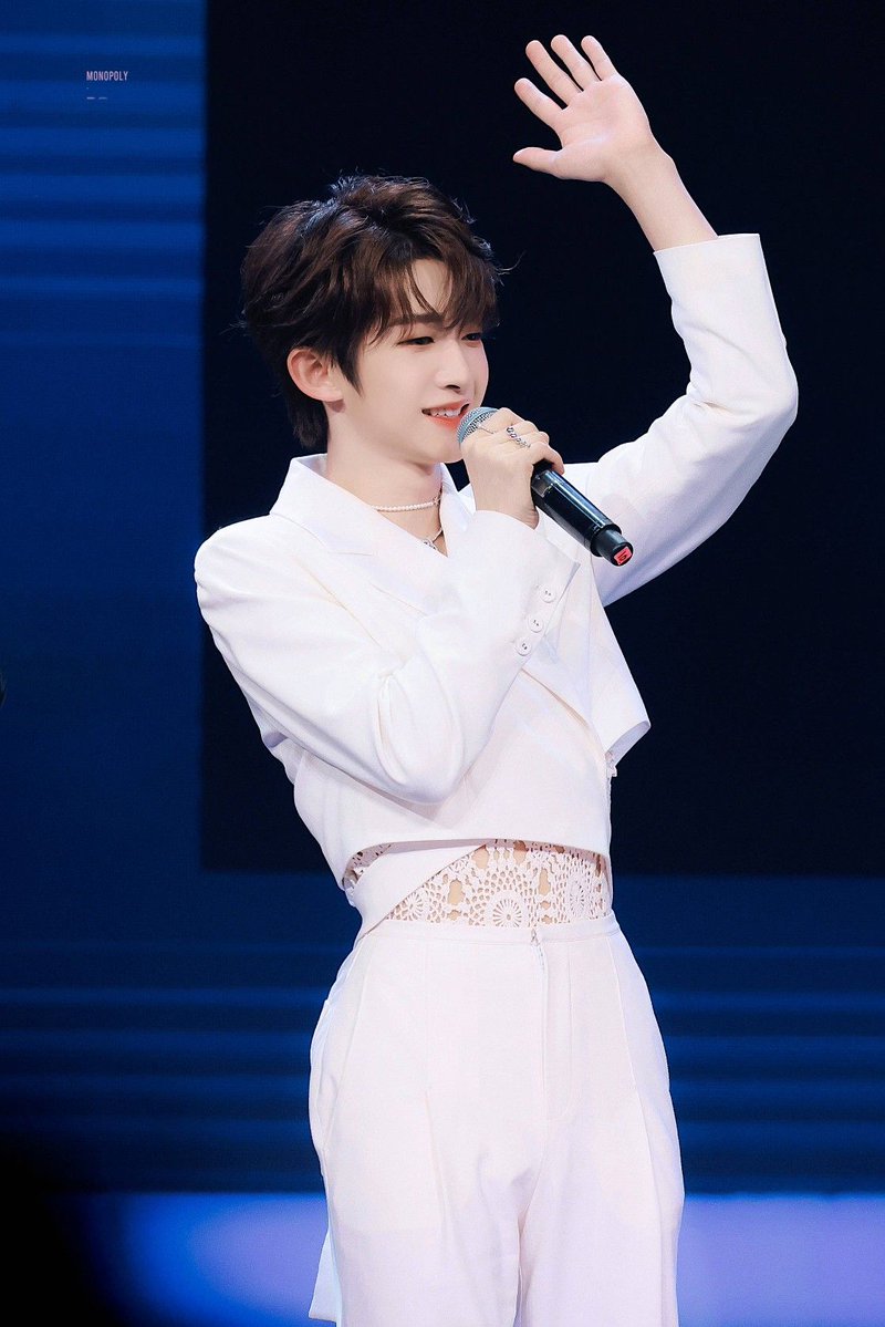 JuneGot72's tweet image. แล้วใช่ค่ะวันนั้นเราเมาเอวลูกค่ะแง้ เอวเท้านี้แง้ 🤏  น้องออร่ามาก วันนั้นฉันตะโกนในโทรศัพท์ สวย!!!!!!!!!!!! 

#LiuYu #刘宇 #リュウユ
#리우위 #หลิวอวี่ #LưuVũ