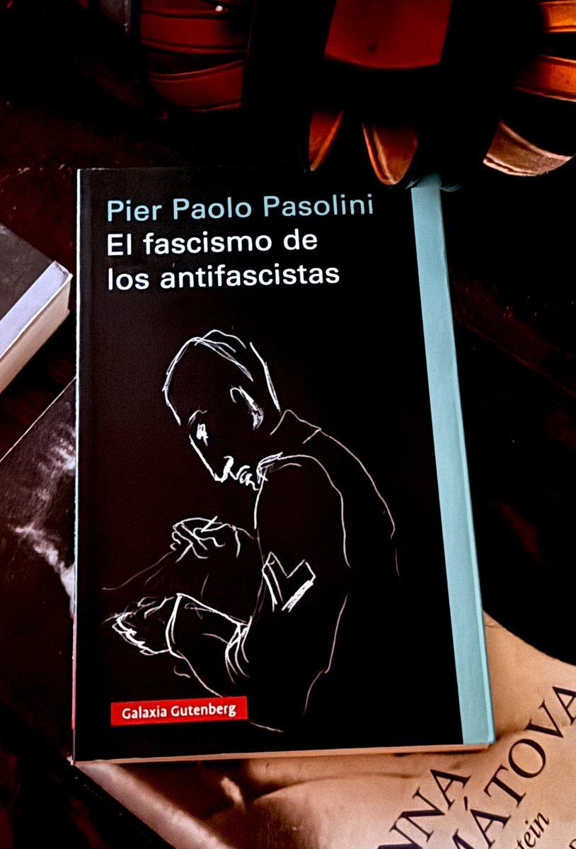 rhoda_2912_'s tweet image. Pasolini advirtió que ciertos discursos antifascistas podían transformarse, sin notarlo, en nuevas formas de autoritarismo.
No porque reivindicaran el fascismo histórico, sino porque reproducían su lógica más profunda: la intolerancia hacia la diferencia.
#PierPaoloPasolini