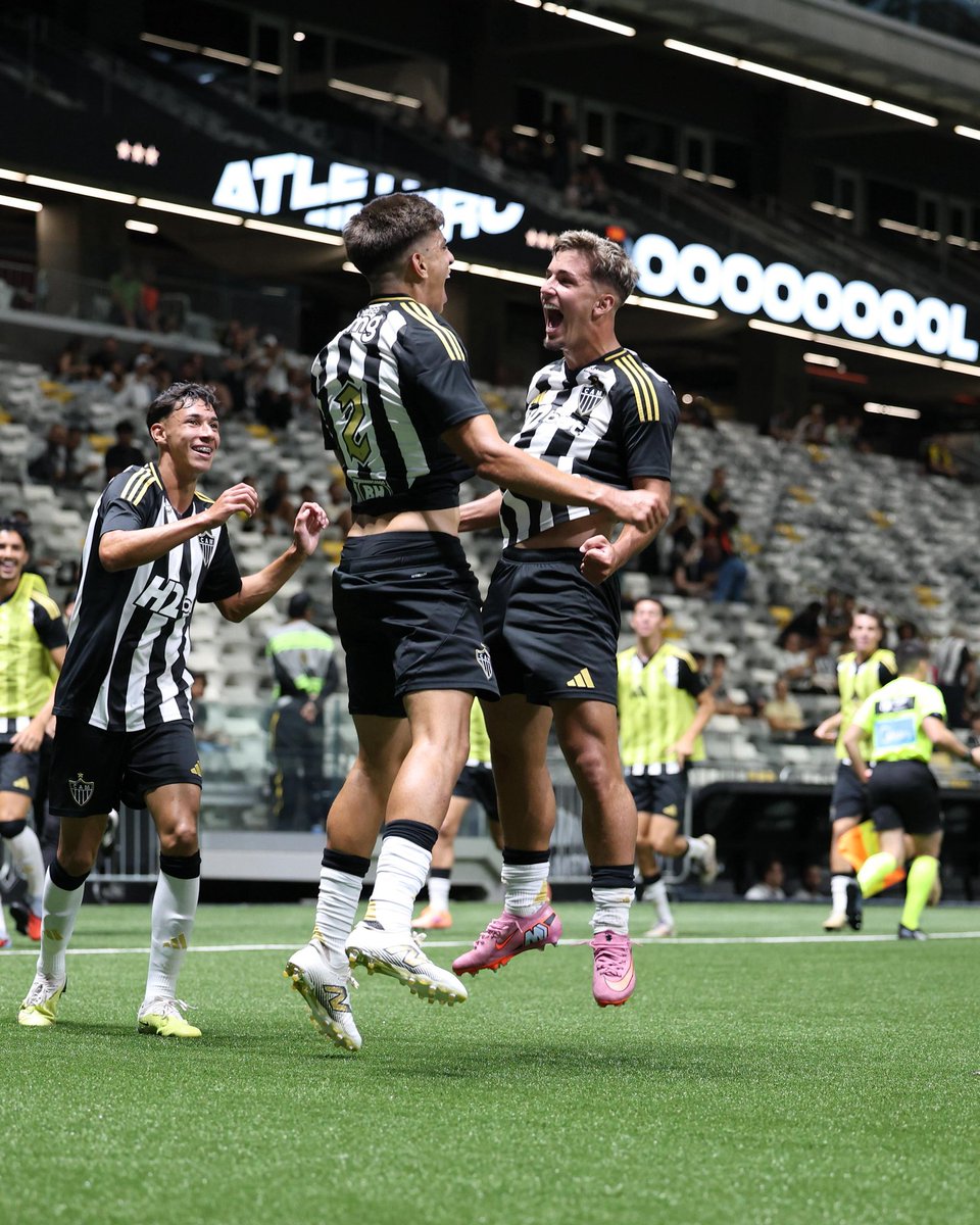O Galinho largou na frente na semifinal da Copa do Brasil Sub 20 ao vencer o São Paulo na Arena MRV. 

🗞 @_leopedrosa
📸 Dani Veiga | Atlético