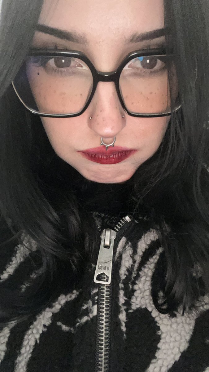 Aina__panda's tweet image. la vida da asco pero almenos puedo tunear mi skin #newpiercings