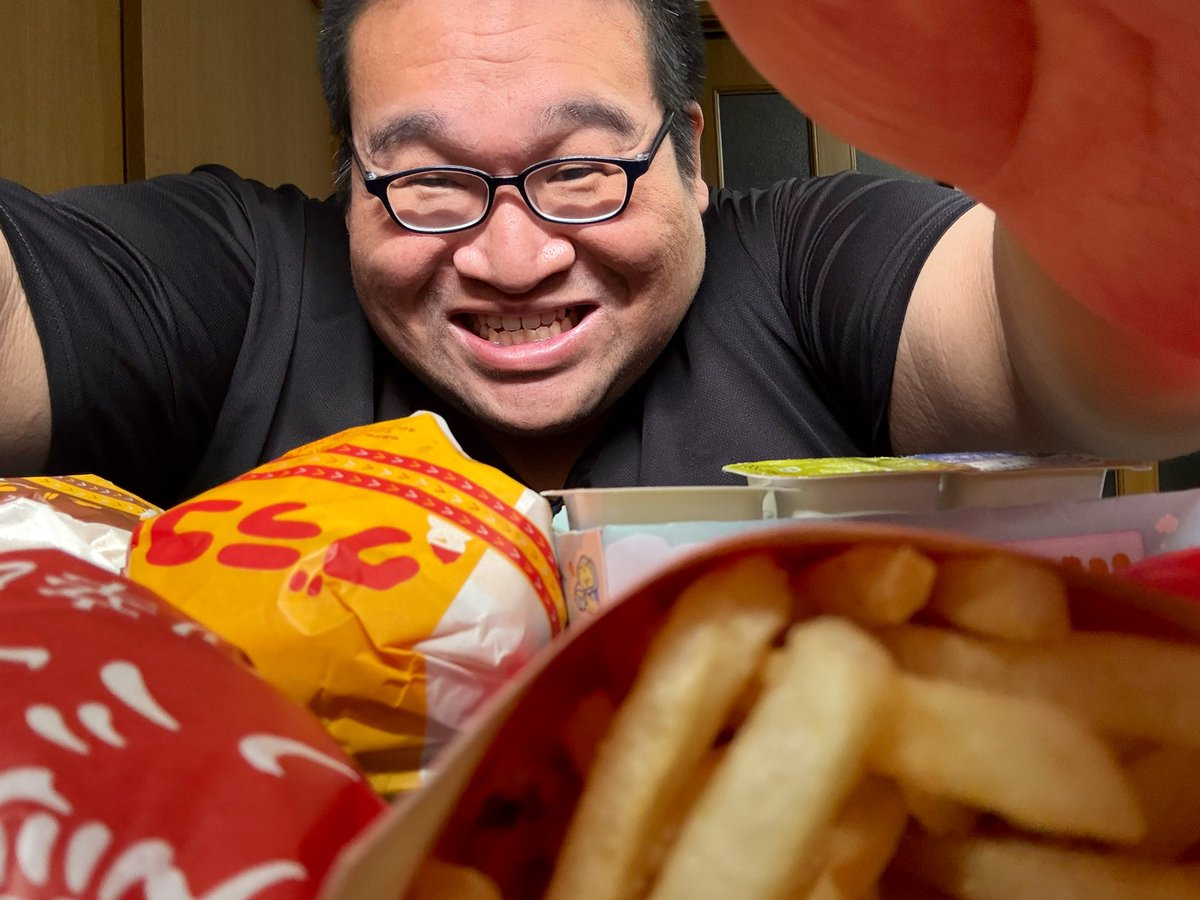 昨日はケンタの新作鶏竜田とマック新作のグラコロを食べました