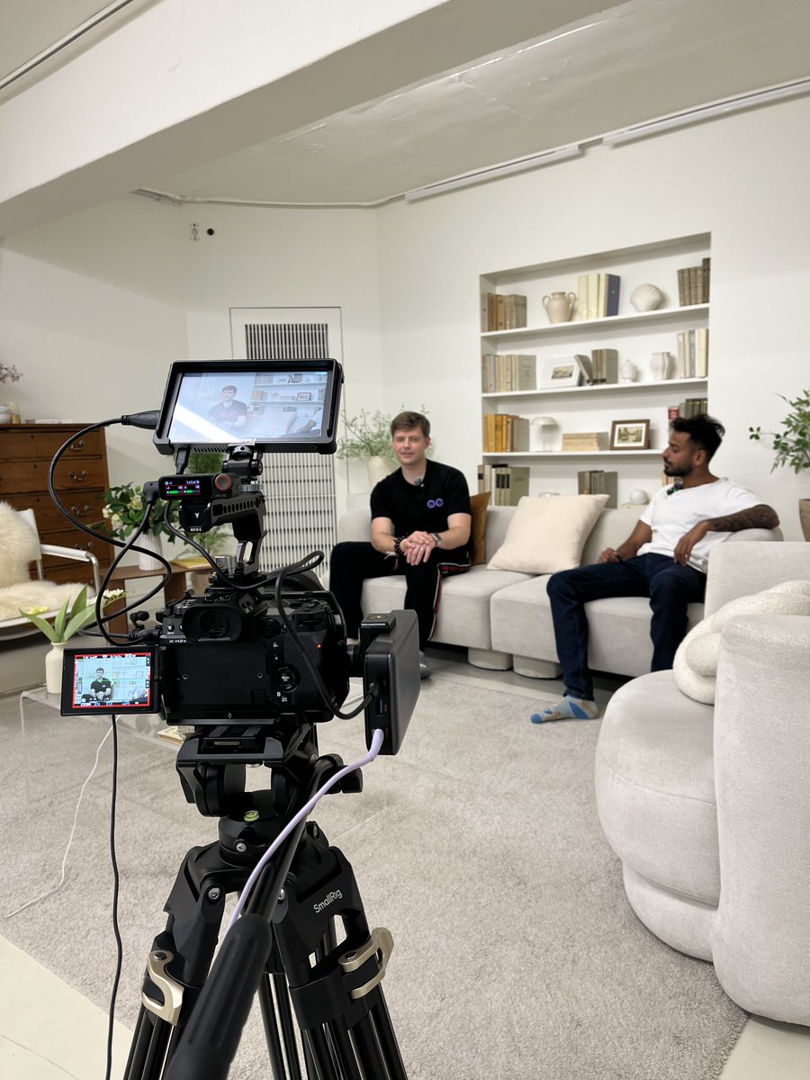 web3stu's tweet image. okay, I&apos;ll bite:

– moved into high-end content production
– built out my gear kit
– worked with various partners to interview some of the biggest projects in the space
– self-funded trip to Token2049
– contributed to @AsiaStablecoin
– quit teaching to work fulltime in web3
– met…