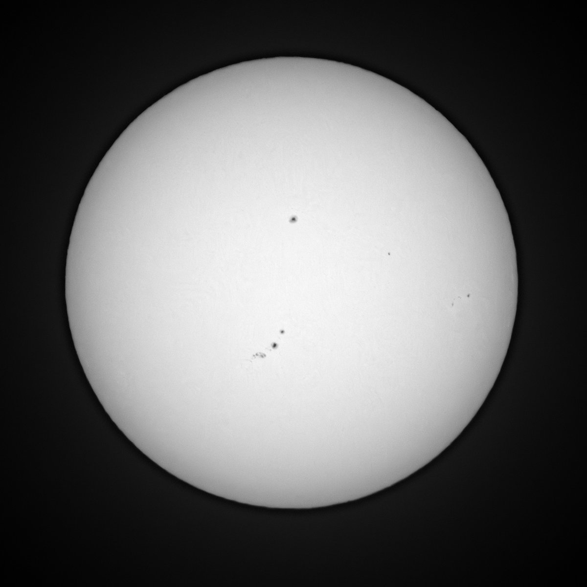 太陽☆様 確認用２(*'▽'*)♪ 2025年11月27日の太陽面 FC-50と2xテレコン OMD-E5M2 バーダー