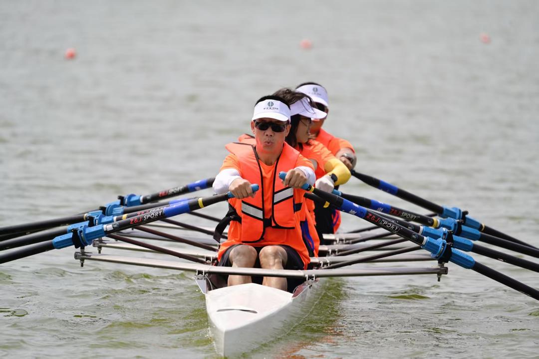 cydf528's tweet image. This weekend, everyone is enjoying free experiences of #paddleboarding, #rowing and #kayaking at Meishan #Bay in #Beilun!