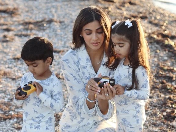 MelissaOnline's tweet image. Dentist builds sleepwear #sidehustle amid maternity leave

&apos;What began as sketches at my kitchen table became something bigger,&apos; says Sunday Littles founder Stacey Kalsi

vancouversun.com/life/fashion-b… #Entrepreneur #smallbusiness