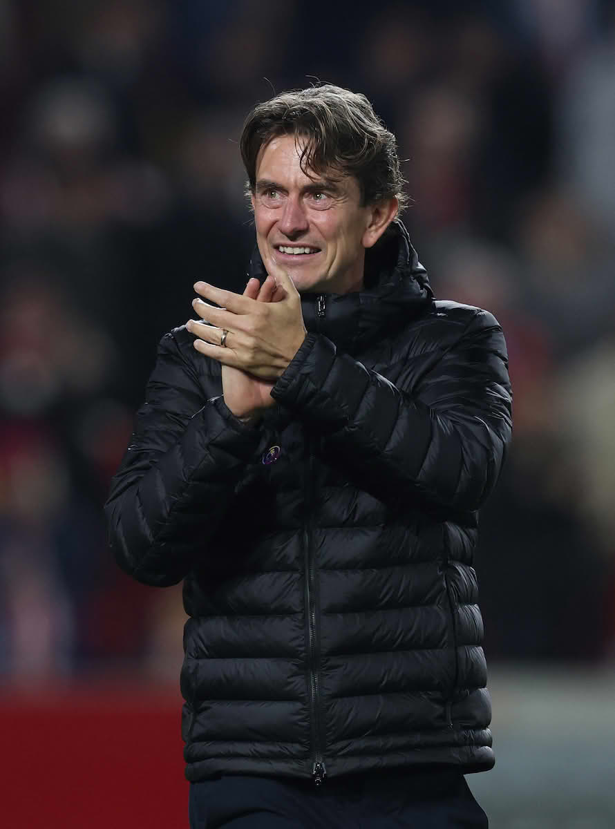 LMDPSG's tweet image. 🚨 Vitinha Ballon d'Or ! 🌕

C'est en tout cas ce que prévoit Thomas Frank, après la masterclass du génie portugais ce mercredi soir.

« Vitinha a terminé 3e du dernier Ballon d’Or. Wow ! Vraiment, wow ! C’est le meilleur milieu de terrain du monde. Il sera le prochain Ballon…