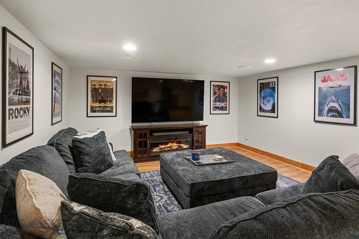 walterwhitepill's tweet image. While many dump on the &quot;man cave&quot; concept, I think having a downstairs movie room for your son to have his first sexual experiences is a sweet to-be-appreciated-later gift