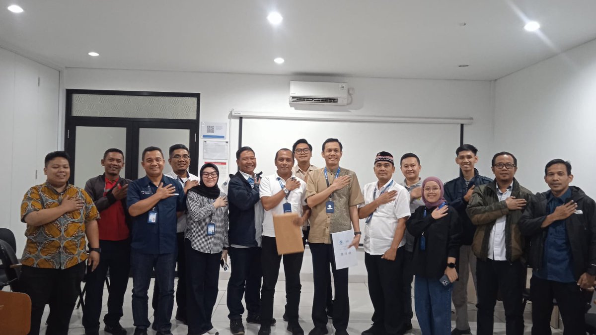 Sptj_transjkt's tweet photo. 📑 Pertukaran Draft PKB antara Manajemen &amp; Serikat Pekerja

👥 Dihadiri oleh:  
- Perwakilan Manajemen  
- Serikat Pekerja Transjakarta (SPTJ)  
- SPDT SPFMI  
- SPT  

Langkah ini menjadi bagian penting menuju kesepakatan bersama demi kesejahteraan seluruh pekerja.

#SPTJ #PKB https://t.co/wrWomgdLqx