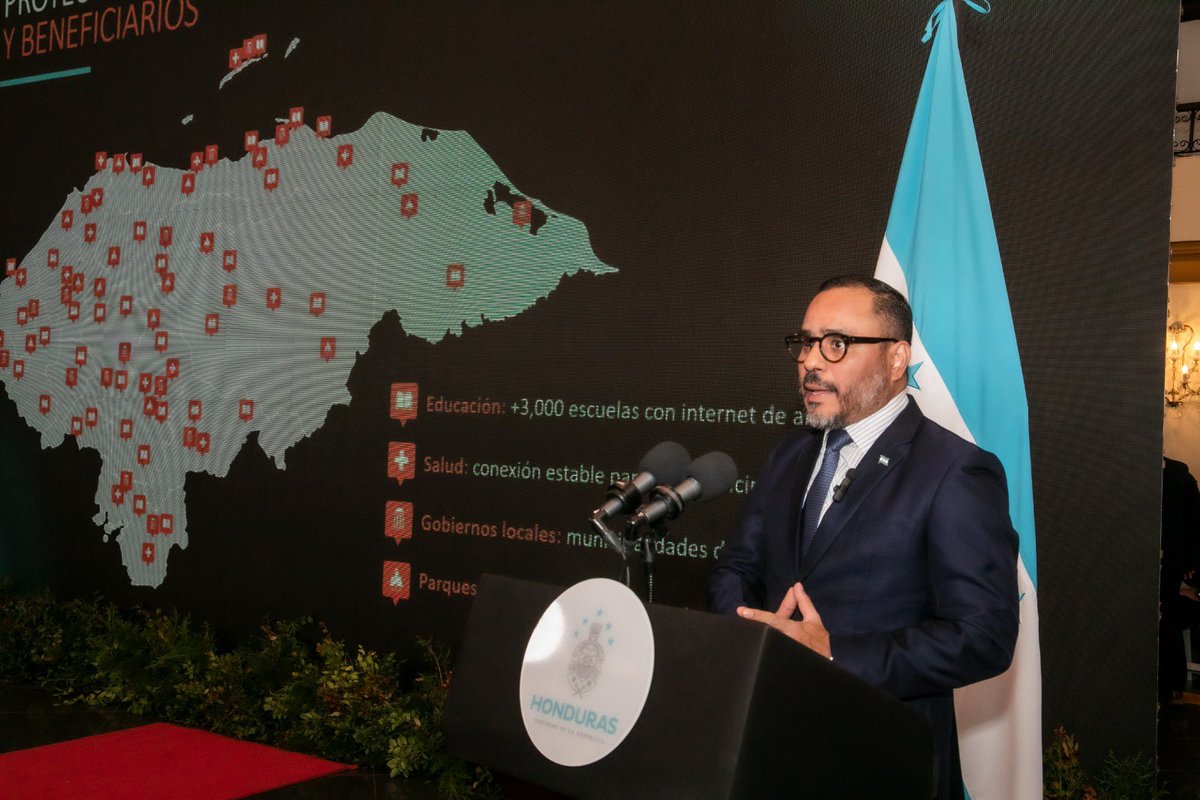 📌HONDUTEL formó parte de la presentación del programa República Digital en donde el Gerente, Ing. <a href="/jamoraleshn/">José Antonio Morales</a> destacó los avances del proyecto ConectaH, una iniciativa que busca reducir la brecha digital y dotar de internet gratis a escuelas, hospitales, centros de salud y