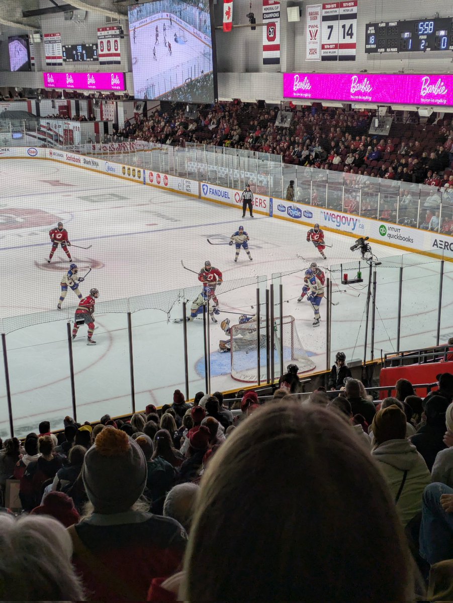 hailstorm81's tweet photo. wow I missed watching live hockey so much actually https://t.co/F8sc3VjAIj