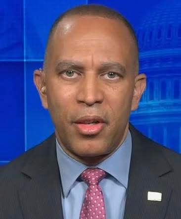 gman5180's tweet image. Hakeem Jeffries says that Americans have turned on Trump. 🧐
He said....
“The American people know the country is heading in the wrong direction.&quot;
What&apos;s YOUR response?