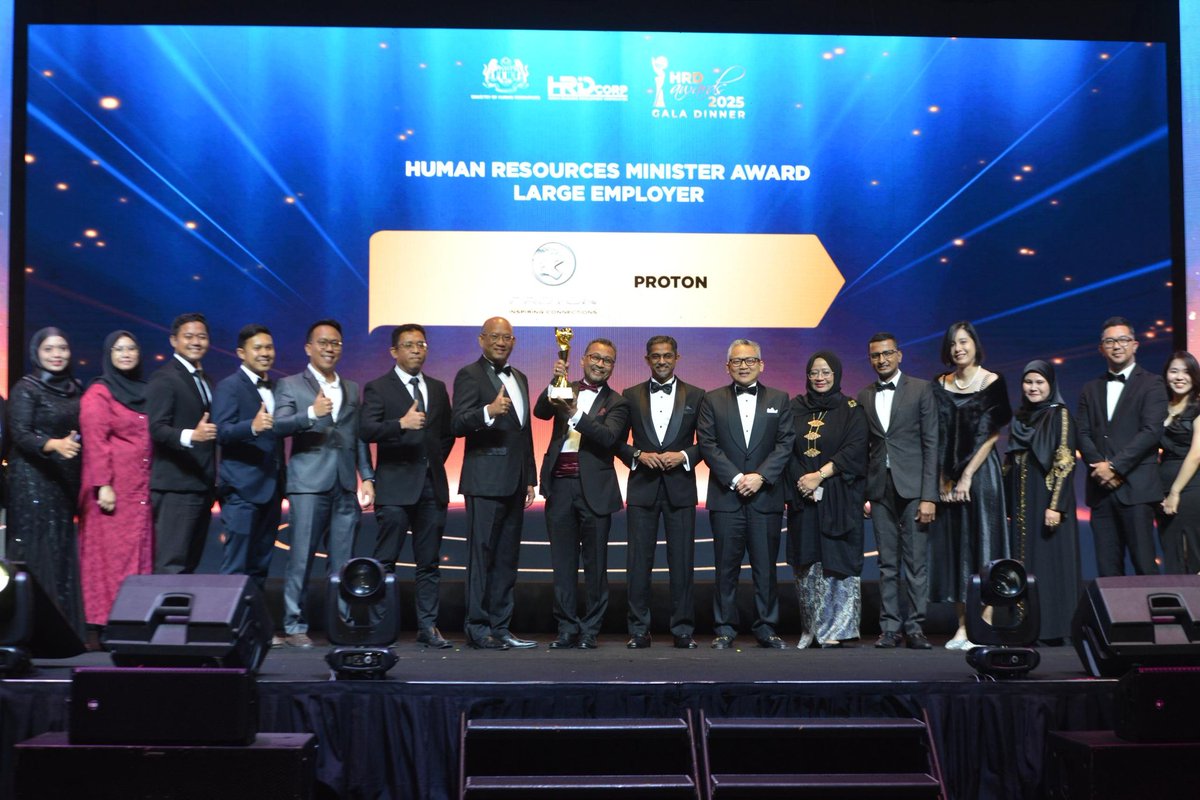 mykesuma's tweet photo. Majlis Anugerah HRD Corp 2025 meraikan kecemerlangan pembangunan bakat negara di MITEC. YBhg. Datuk Azman Mohd Yusof sampaikan anugerah kepada majikan & profesional cemerlang. HRD Corp terus pacu modal insan MADANI!
#HRDAwards2025 #MalaysiaMADANI #HRDCorp https://t.co/FO42HZhhZF
