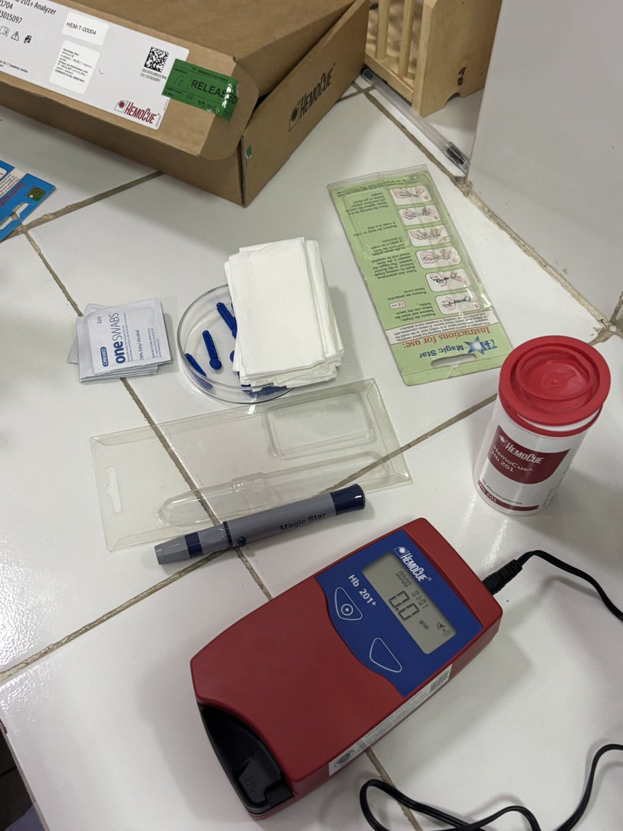 urniecorns's tweet photo. survived my first lab day 😆🥼 https://t.co/7ONOOf1lzU