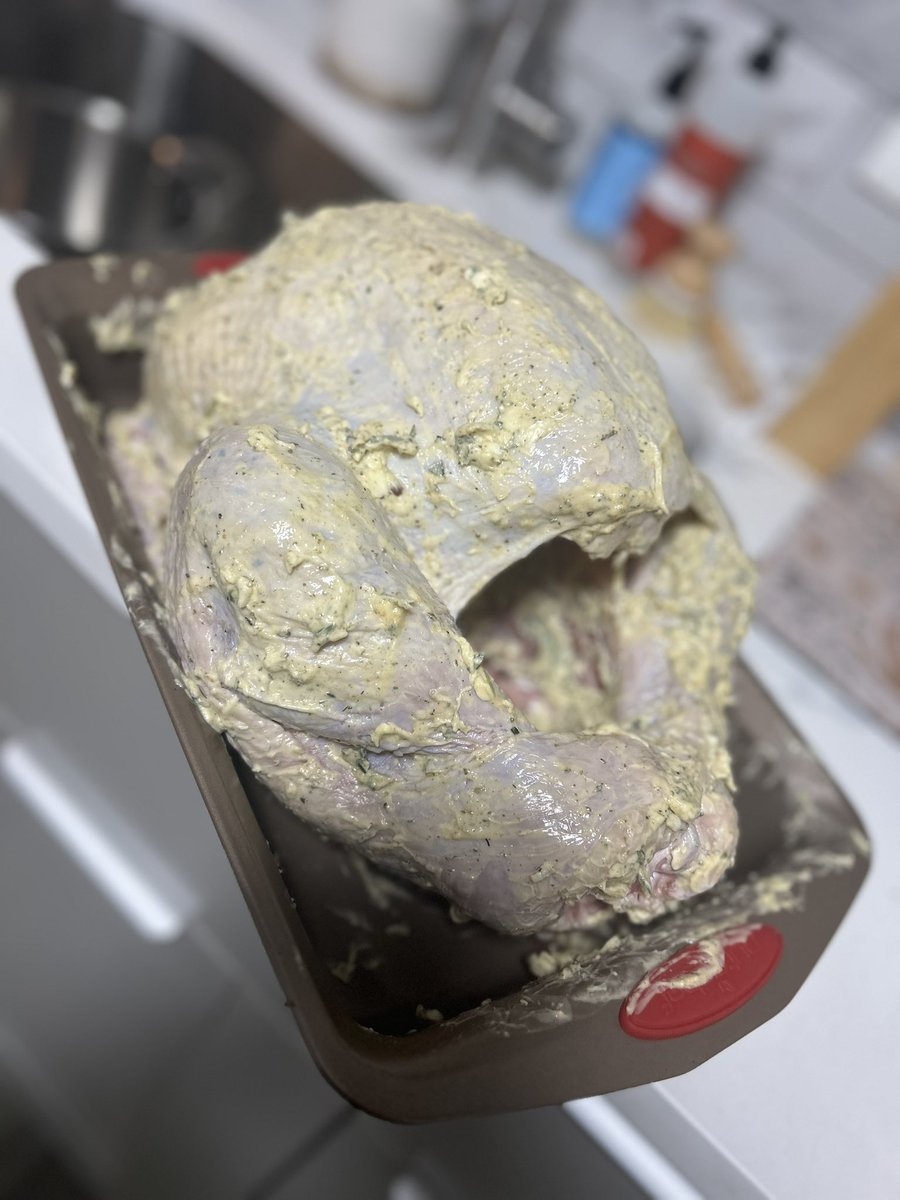 vibes4jay's tweet image. Seasoned and buttered up 😋 can’t wait to get stuffed 😌