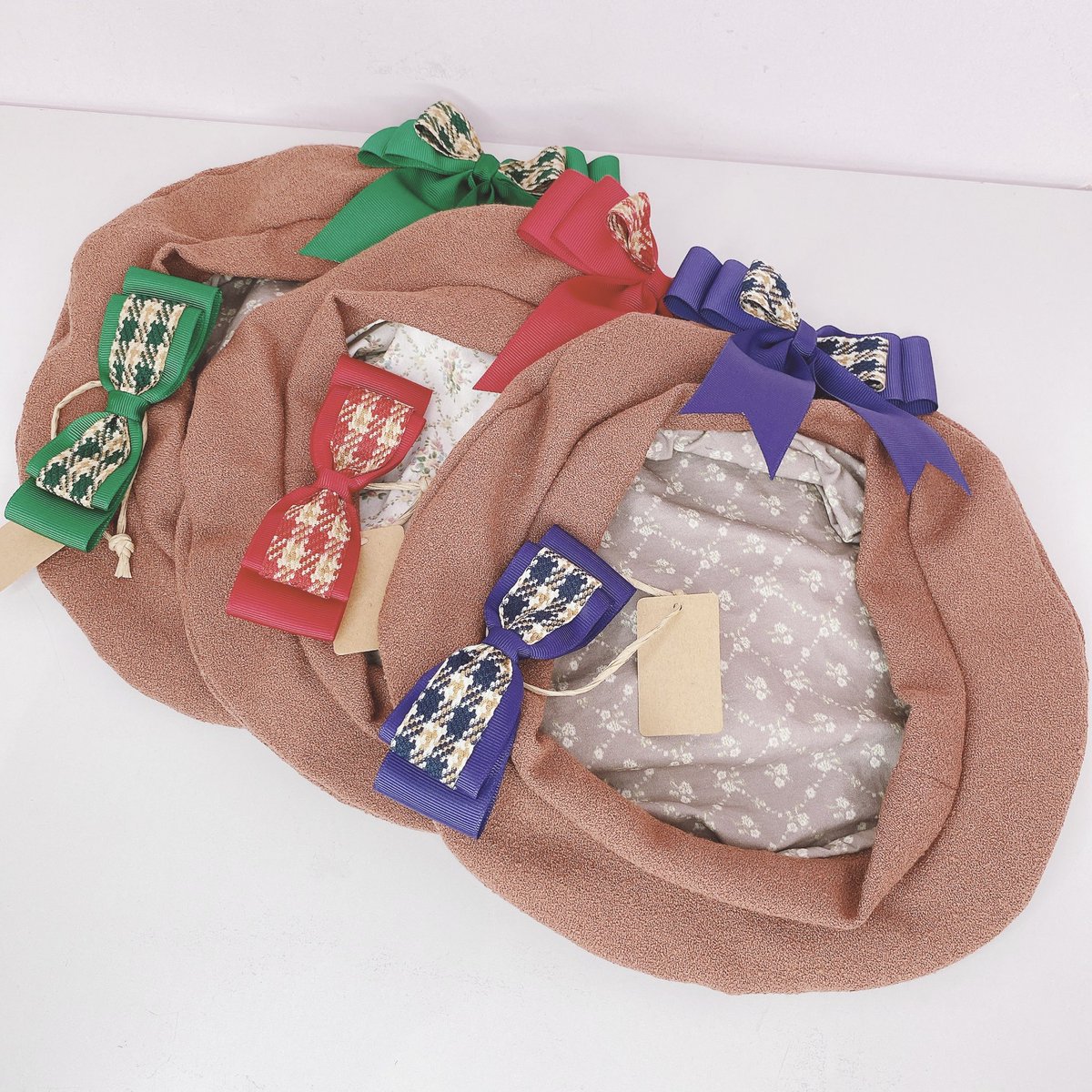 Kawaii__Stars's tweet image. Kawaii☆Stars 4周年パーティー🎉

♡素敵便到着です♡

プシュケとワルツをさま
〈@Waltz_with_Psyc 〉

11/27

優しめカラー🤍から
アンティーク感がとってもキュートな🤎
ヘッドドレスとベレー帽が
入荷いたしました🎵✨

ぜひ♡店頭でご覧くださいませ💕