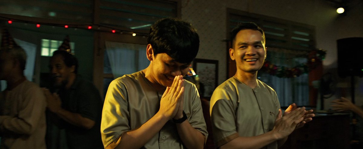 Menarik ketika konsep Agak Laen saat pertama kali muncul memang bukan sebagai perpanjangan cerita dan karakter. Kita tahu, treatment ini cukup sukses di Film kita era 80-90an.

Dengan penyegaran yang disesuaikan jaman, Agak Laen: Menyala Pantiku ini works.