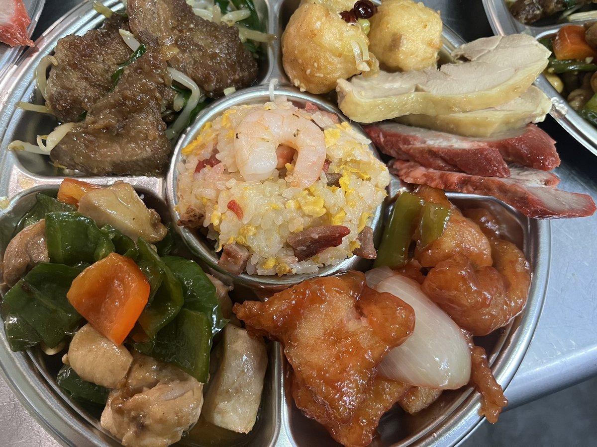 本日はランチより営業中
営業中❣️営業中❣️営業中❣️
可愛い子ども達が職場体験中🥰
応援来てね〜☺️
昨日はたくさんのご来店ありがとうございました😊
宴会の方からお願いされましたお持ち帰りをオードブルにしてみました🥰
完成後、
自分でも美味しそうに感じちゃう🥰
お母さん達、お家でも楽しんでね❣️