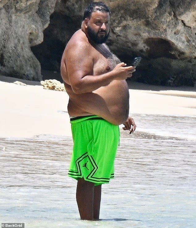 I’m wit <a href="/TPAIN/">Theodore</a>  Fuck Khaled,

Bruh  whole career a group project where he missed every meeting, did ZERO work, pops up on presentation day, yells “LET’S GO!” Write his name on the work and somehow becomes the group leader. 

fuck this obese siberian  sand walrus lookin ass nigga