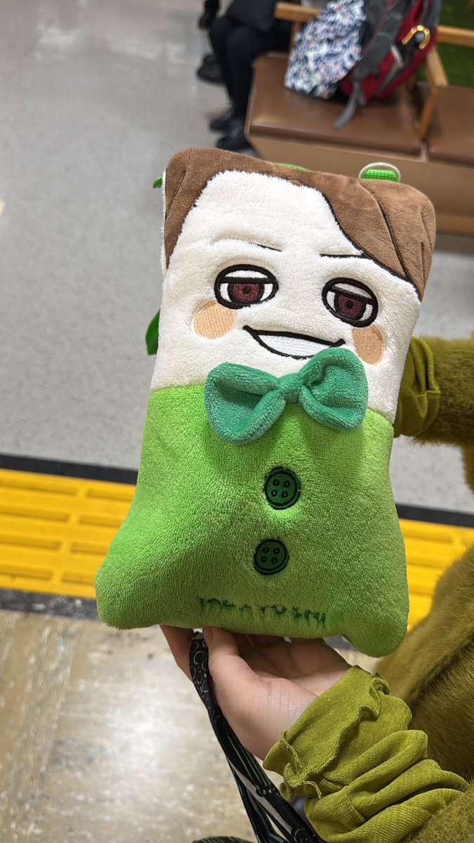 maaaaaruchann's tweet photo. バスタ新宿の外のトイレで
友達が落としちゃったけど
届けてくれた優しいお方
ありがとうございます😭💕💕💕 https://t.co/fDpHyuBKOi