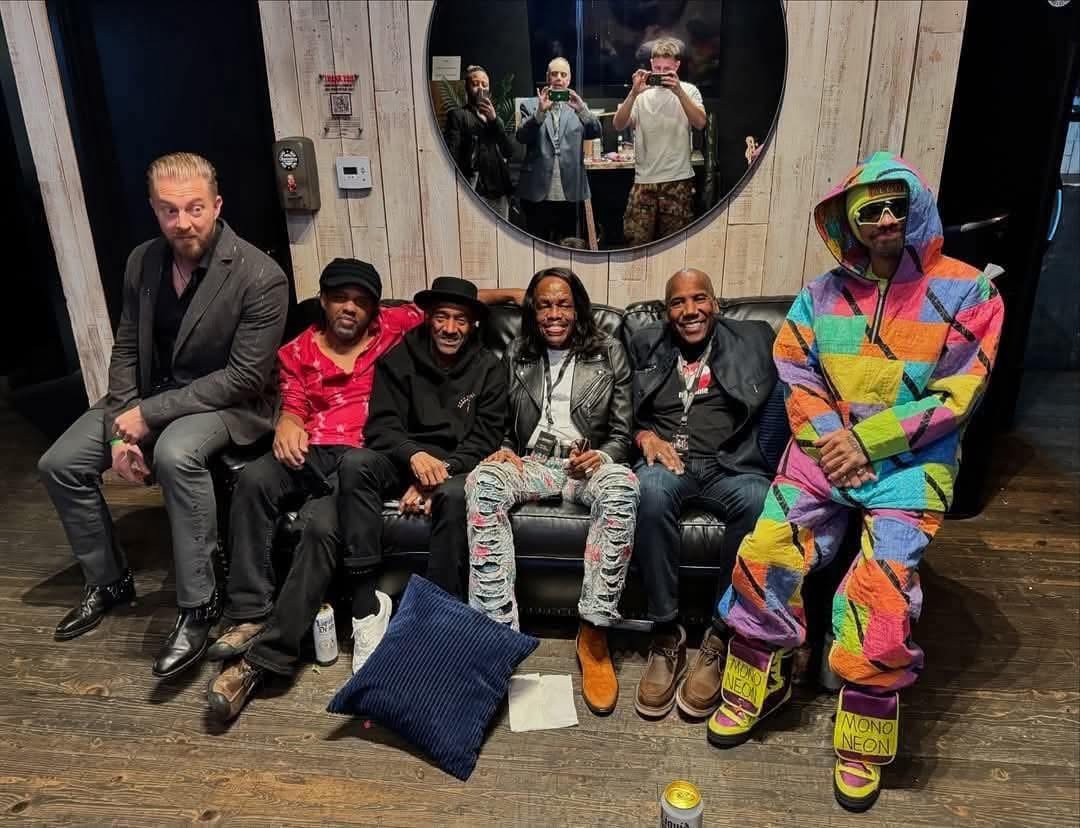 LuizSantosMusic's tweet image. Hadrien Feraud, Victor Wooten, Marcus Miller, Verdine White, Nathan East, and MonoNeon backstage at the 2025 Bass Magazine Awards #jazz #funk #bass #art