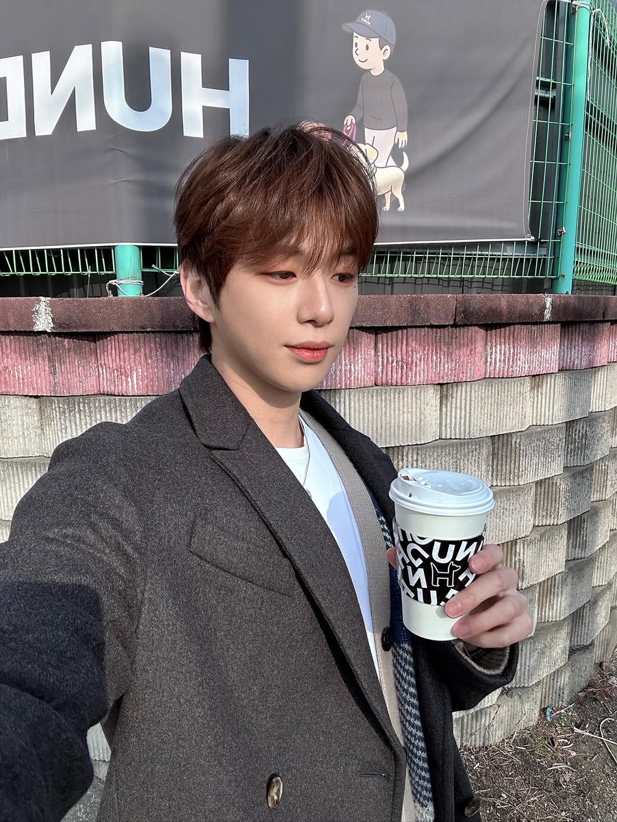 KangDaniel_Peru's tweet photo. [INSTAGRAM | 26.11.25] Actualización de #KANGDANIEL 🐶

"#pethroom" 

🔗 https://t.co/nNXhUrFi08

~Daniel estuvo con gatos, ahora con perros 🩷

#강다니엘 @kd_officialx https://t.co/iiFBGrF23z