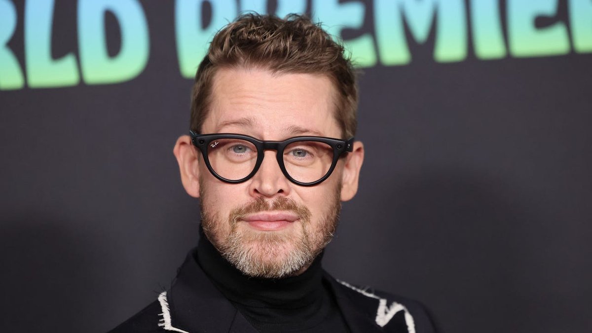 IGN's tweet photo. Macaulay Culkin isn’t just open to a new Home Alone movie, he has a killer idea for it. https://t.co/czCNANOhXg https://t.co/D7YPMlCAqy