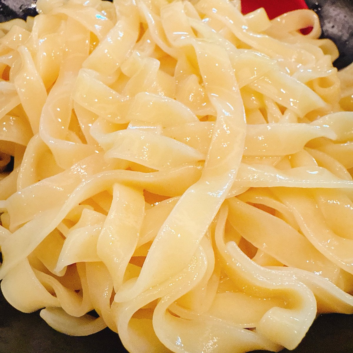 Gamushara_04's tweet image. 桃の木の平打ちピロピロ麺は 国産小麦100％！
甘くて、モチモチ、小麦の香りが広がり とても美味しい♡
今日も最高の一杯を🥰
 #我武者羅  #つけ麺  #menu  #ﾃｲｸｱｳﾄ  #新宿御苑  #あつもり  #平打ち