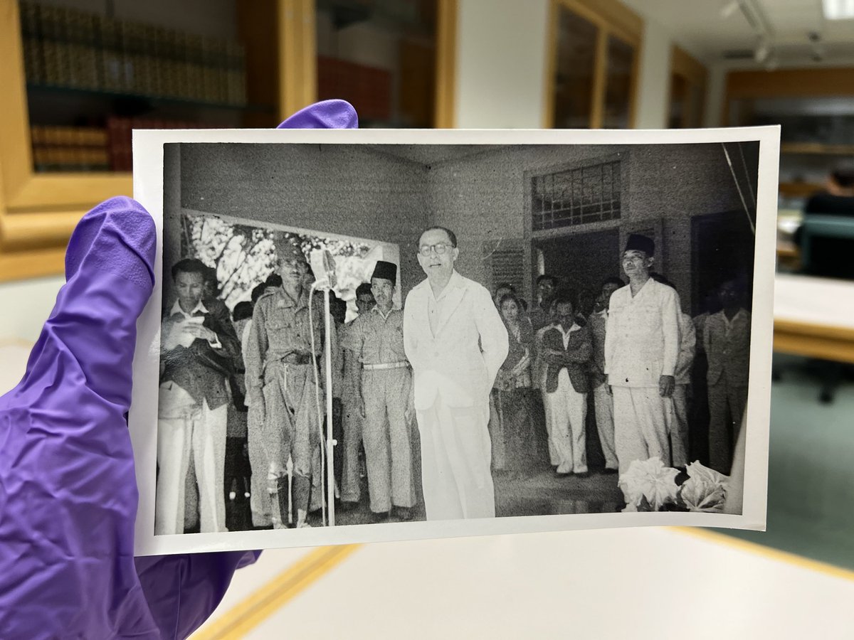 Mimin habis mengarsipkan ribuan foto + dokumen dari Douwes Dekker dan Benedict Anderson.

Lebih baik kita bikin akun baru untuk share semua arsip ini apa digabung ya? 👀

Mungkin bisa sekalian ke website langka.logosid.app