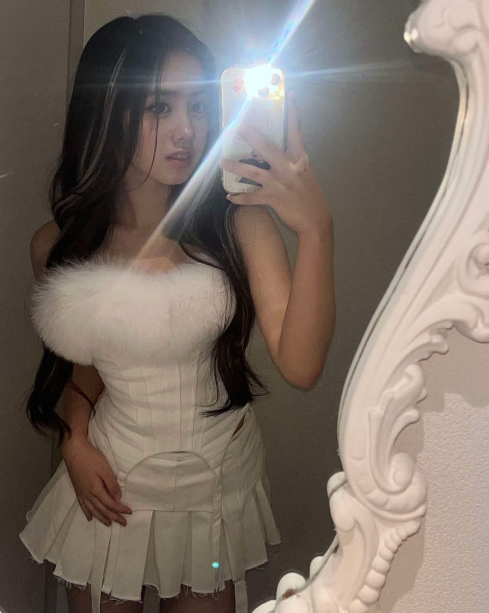 r_jerica74098's tweet image. I love her...;-)

#UNIS #유니스 #ELISIA #엘리시아