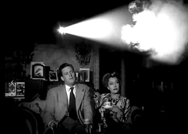 ClassicMovieHub's tweet image. &quot;After an especially nasty argument over a sequence in the film, they vowed to never work together again&quot; -Noir Nook&apos;s Karen aka @TheDarkPages shares 5 noirs to watch again &amp;amp; again incl Sunset Blvd, co-written &amp;amp; produced by &apos;birthday boy&apos; Charles Brackett classicmoviehub.com/blog/noir-nook…