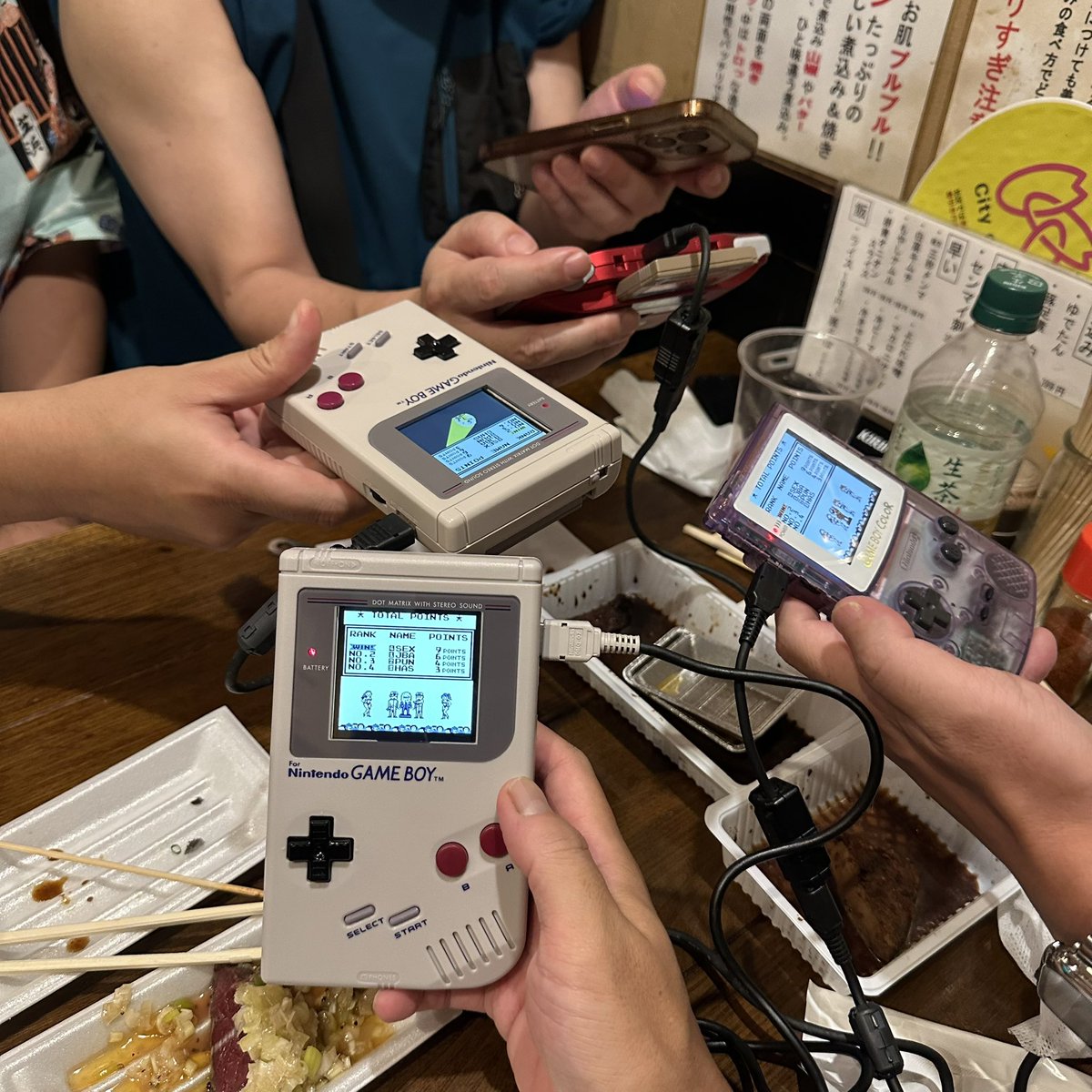 やっぱりゲームボーイはみんなで集まってやるのが1番盛り上がるのよねー