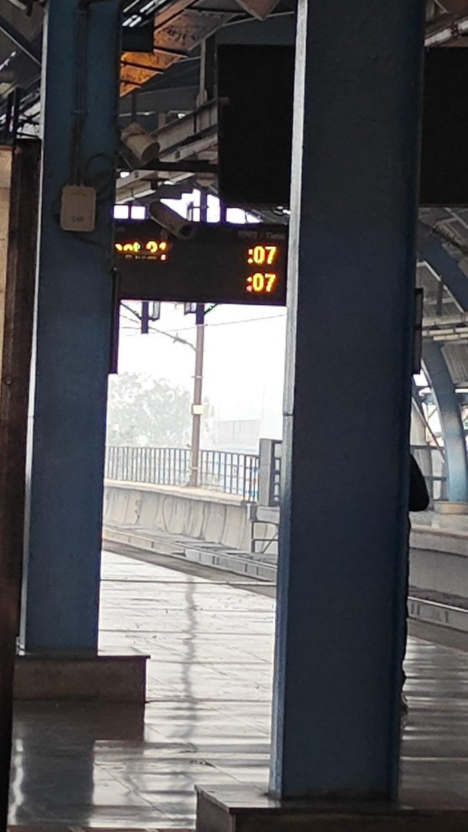 sagarseth1808's tweet image. @OfficialDMRC increasing fares and decreasing frequency you don&apos;t even care if someone is getting late.. On every route you have decreased your frequency #PoorService
