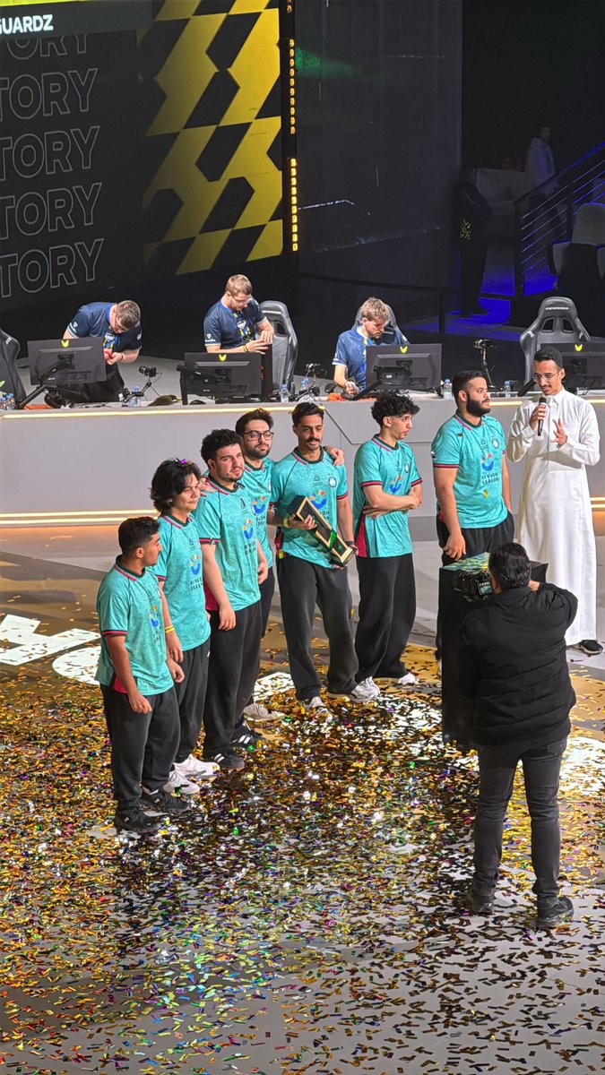 الحمدلله انتهت البطوله الكبرى لـsiege X و ظهرت كـdesk host للمره الاولى، كانت تجربه جميله وسامحونا ان حصل منا قصور .

حاب أشكر فريق التالنت و كل القائمين على البطوله و كل الفرق المشاركه.

مبروك لـ<a href="/TwisMinds/">Twisted Minds 🧠</a>