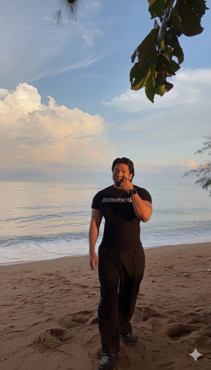 Langit dah laut saling membantu….
Mencipta awan hujan pun turun…..
Ketika dunia saling membantu….
Lihat cinta mana yang tak jadi satu….