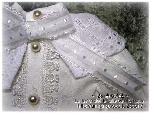 annping's tweet image. 2作目もレースたっぷりのゴスロリ風です。
十字架模様のレースを見つけたときは、とても嬉しかったです。

#毎週一作品チャレンジ
#うちの子かわいい
#ドールオーナーさんと繋がりたい
Day2