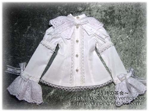 annping's tweet image. 2作目もレースたっぷりのゴスロリ風です。
十字架模様のレースを見つけたときは、とても嬉しかったです。

#毎週一作品チャレンジ
#うちの子かわいい
#ドールオーナーさんと繋がりたい
Day2