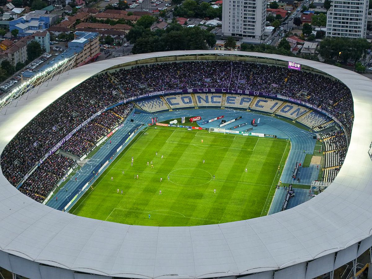 Que lindo es el fútbol en Biobío. 20 mil personas en el Ester Roa. Colmado de familias alentando a Deportes Concepción 🦁. Niños y niñas, personas mayores y jóvenes disfrutando del estadio más lindo de Chile 😍