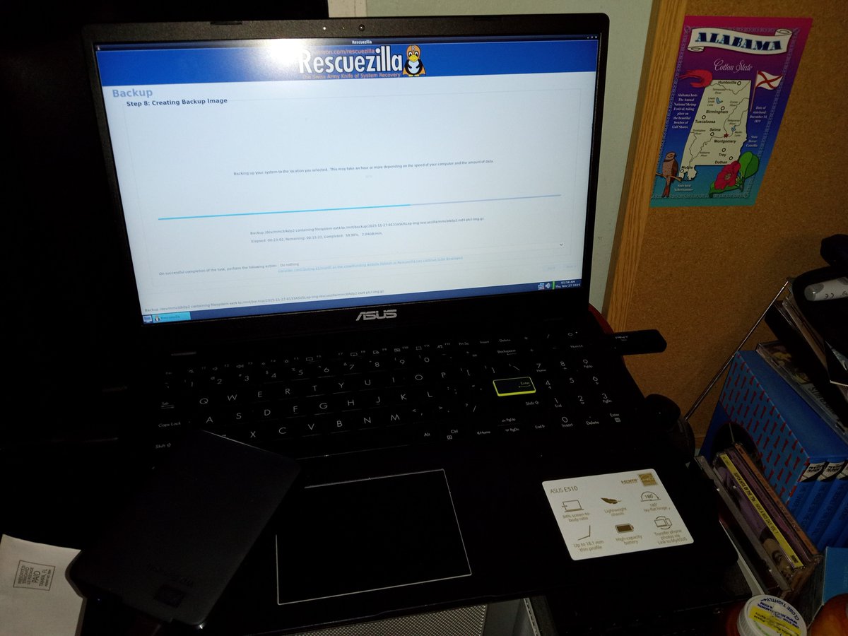 OhmsLaw78's tweet image. Backing up my laptop this evening #ASUS #Linux #LinuxMint #XFCE #Rescuezilla #LAPtop