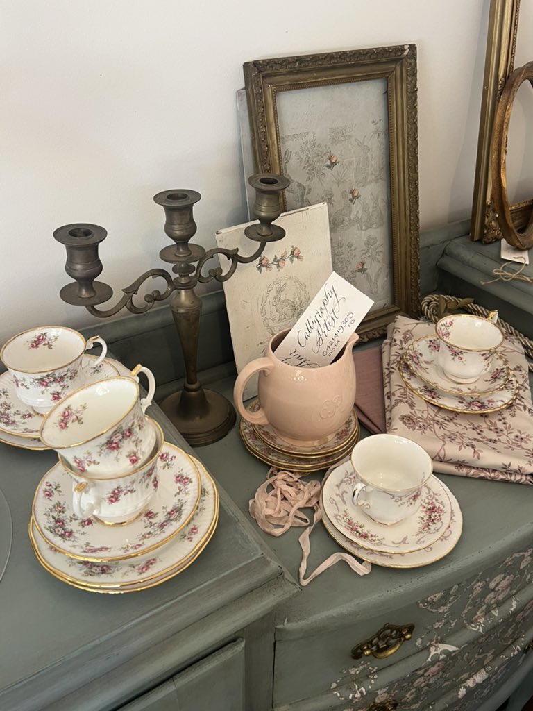 mimslovesbambi's tweet image. prettiest cafe ever