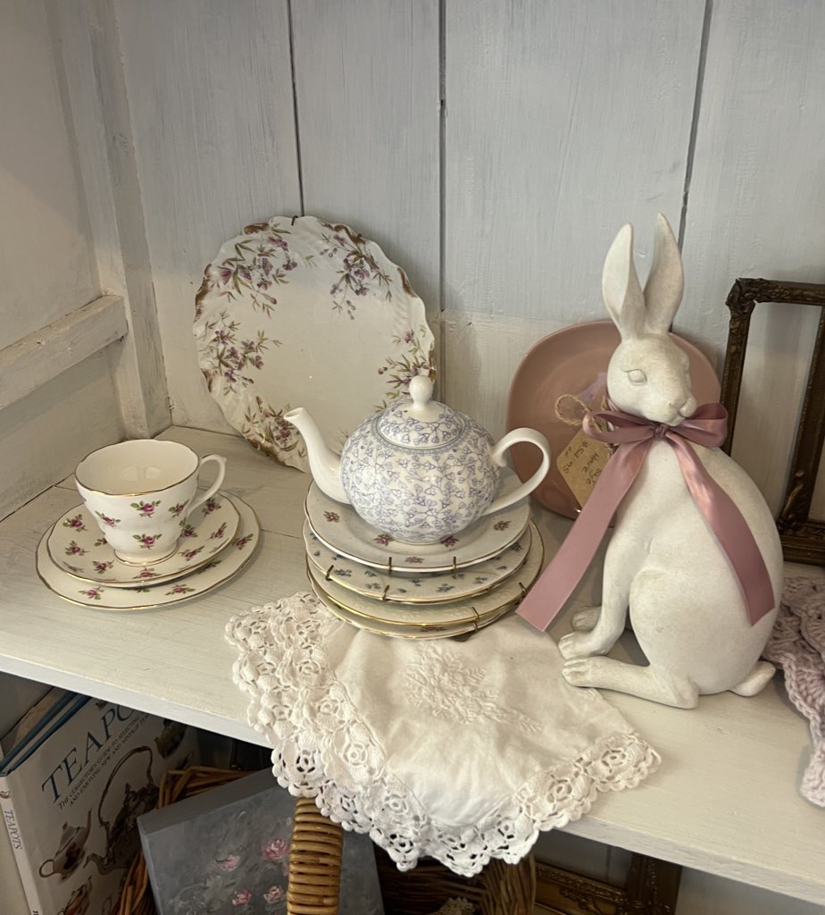 mimslovesbambi's tweet image. prettiest cafe ever