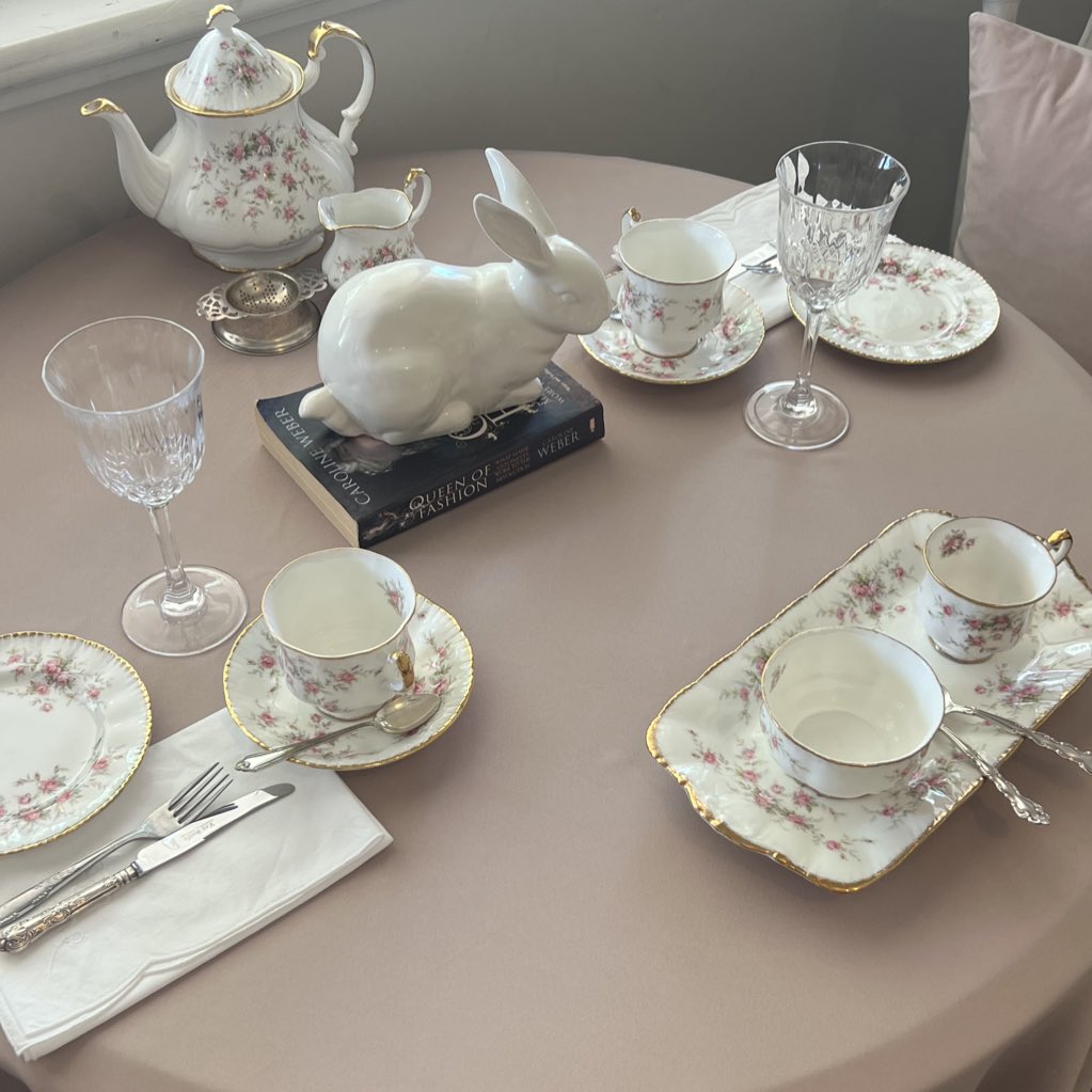 mimslovesbambi's tweet image. prettiest cafe ever