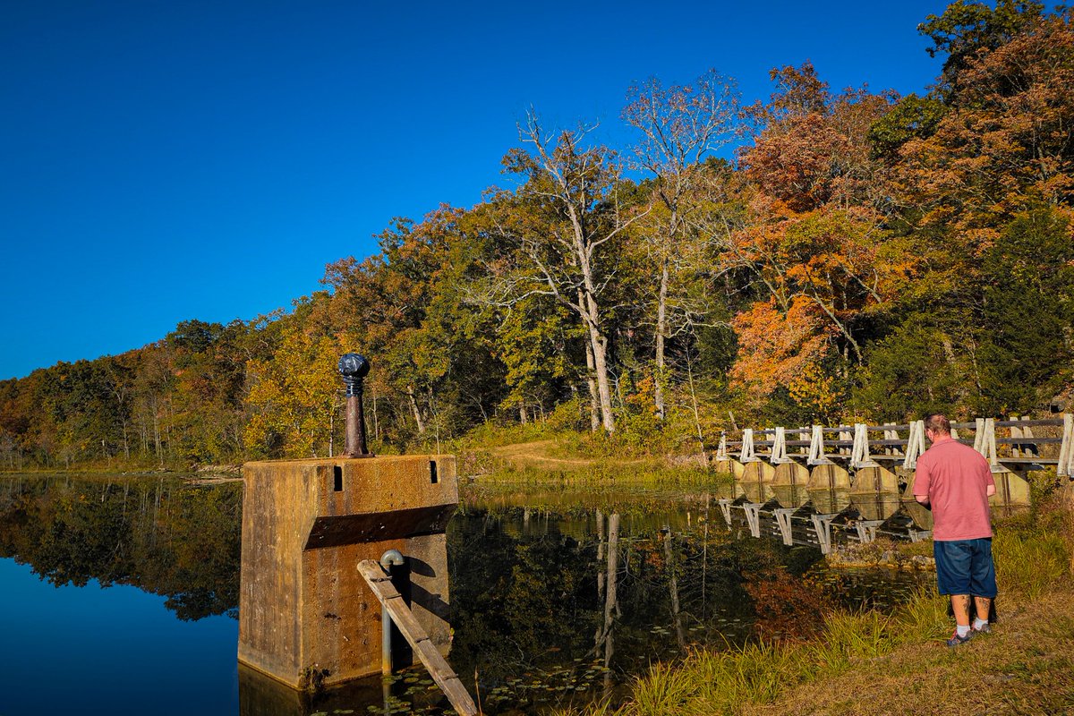 laketherapypics's tweet image. The world disappears when the line hits the water. He calls it patience—I call it therapy.
Are you team sunrise cast or sunset cast?
#MissouriLakes #FishingLife #LakeTherapy #OutdoorVibes