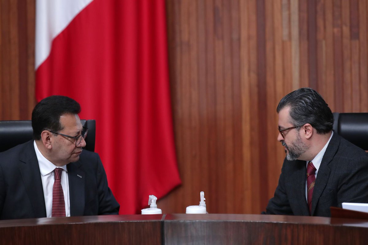 gbatizg's tweet image. Constructivas, fructíferas y de diálogo. Así son las sesiones del Pleno de Tribunal Electoral del Poder Judicial de la Federación.

La justicia democrática es un espacio donde las diferencias se expresan con claridad, donde las posturas se sostienen con razones, y donde el debate…