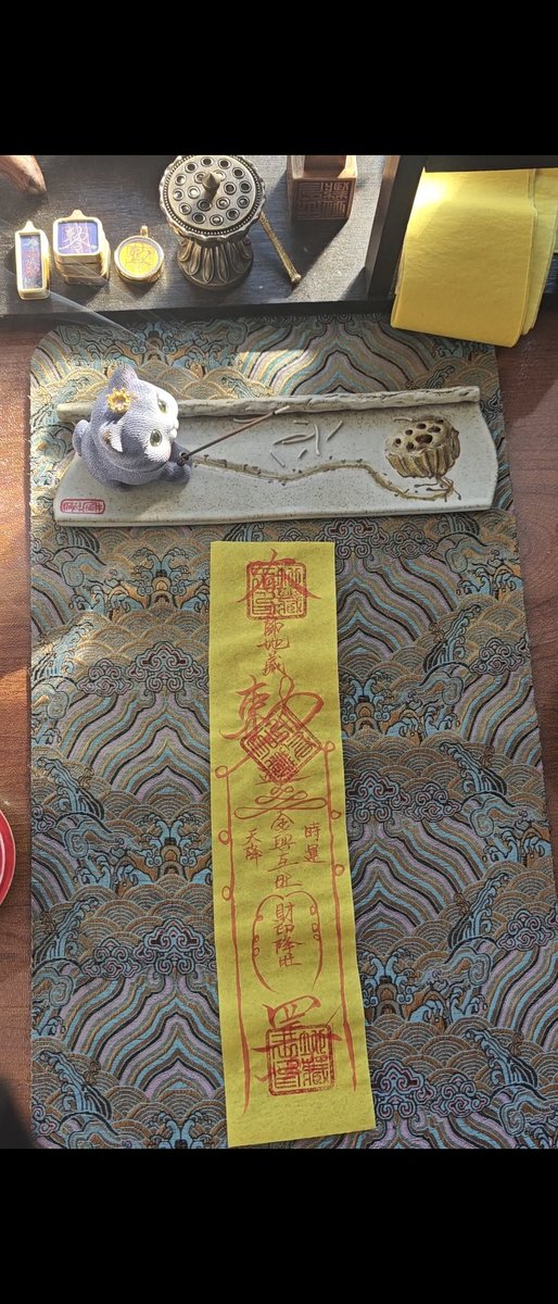 fangyu64242520's tweet photo. 招财符箓：
正财：288
偏财：688
桃花姻缘符箓：288
旺事业符箓：688 https://t.co/cacOvv8vPx